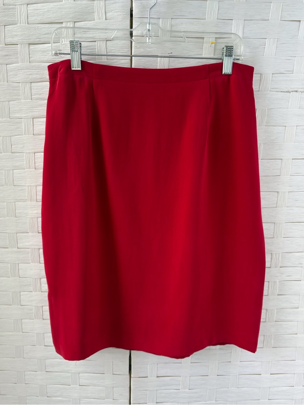 Chaus Silk Size 14 Red Skirt Back Zip & Elastic Luxury Career Classic Style